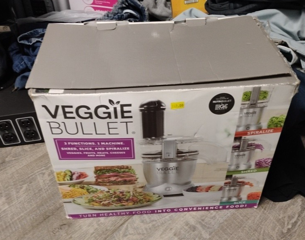 Veggie Bullet 3-in-1 Food Processor Slice Shred Spiralize w/ Box parts